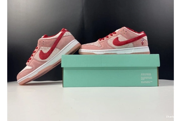 Dunk  CT2552-800 Nike SB StrangeLove Skateboards Low 0727